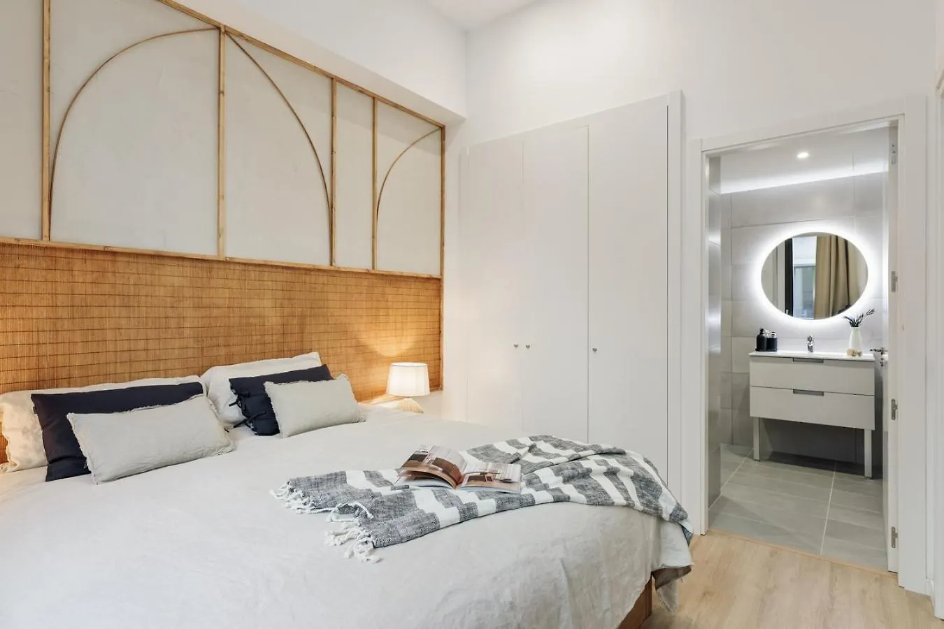 Baronissi - 2 Bedrooms And Terrace In Ciutat Vella Barcelona 0*,