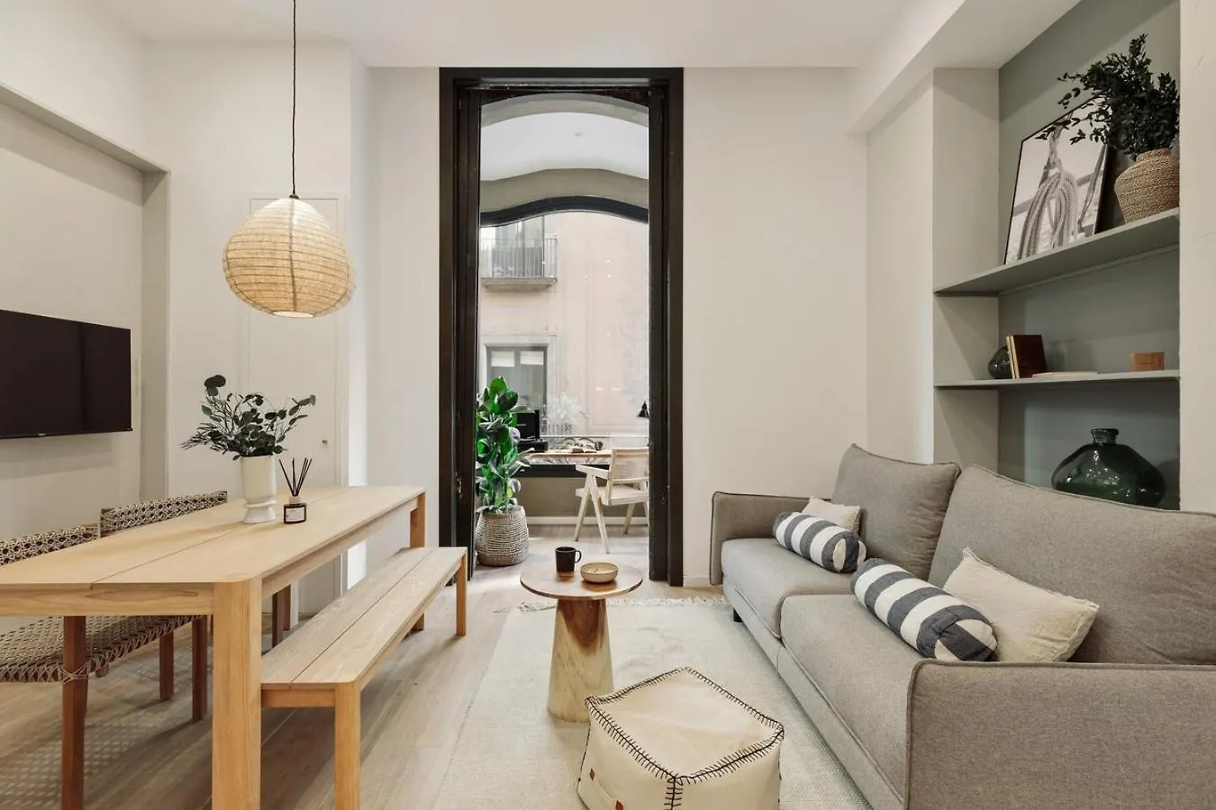 Baronissi - 2 Bedrooms And Terrace In Ciutat Vella Barcelona 0*,  Španělsko